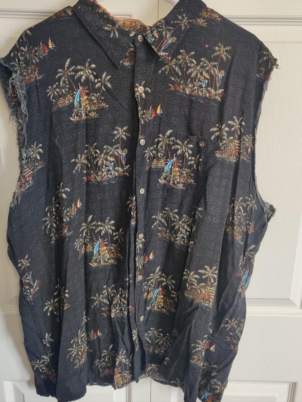 Batik Bay Mens XXL Sleeveless Shirt Button Down Tropical Palm Tree Sail Boat